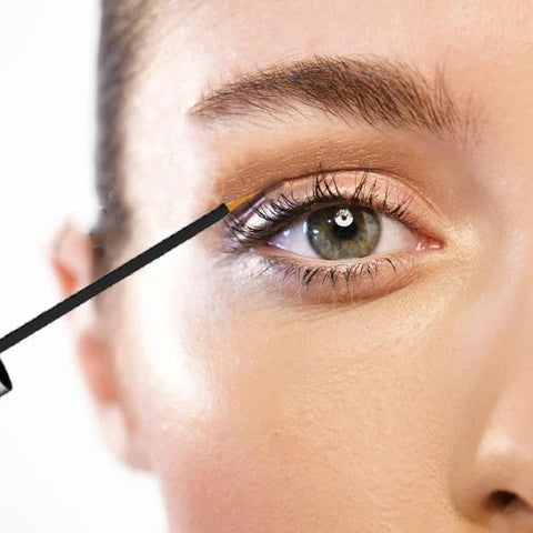 Aceite para pestañas de Ricino - Una solución simple para quienes quieren pestañas más definidas !!